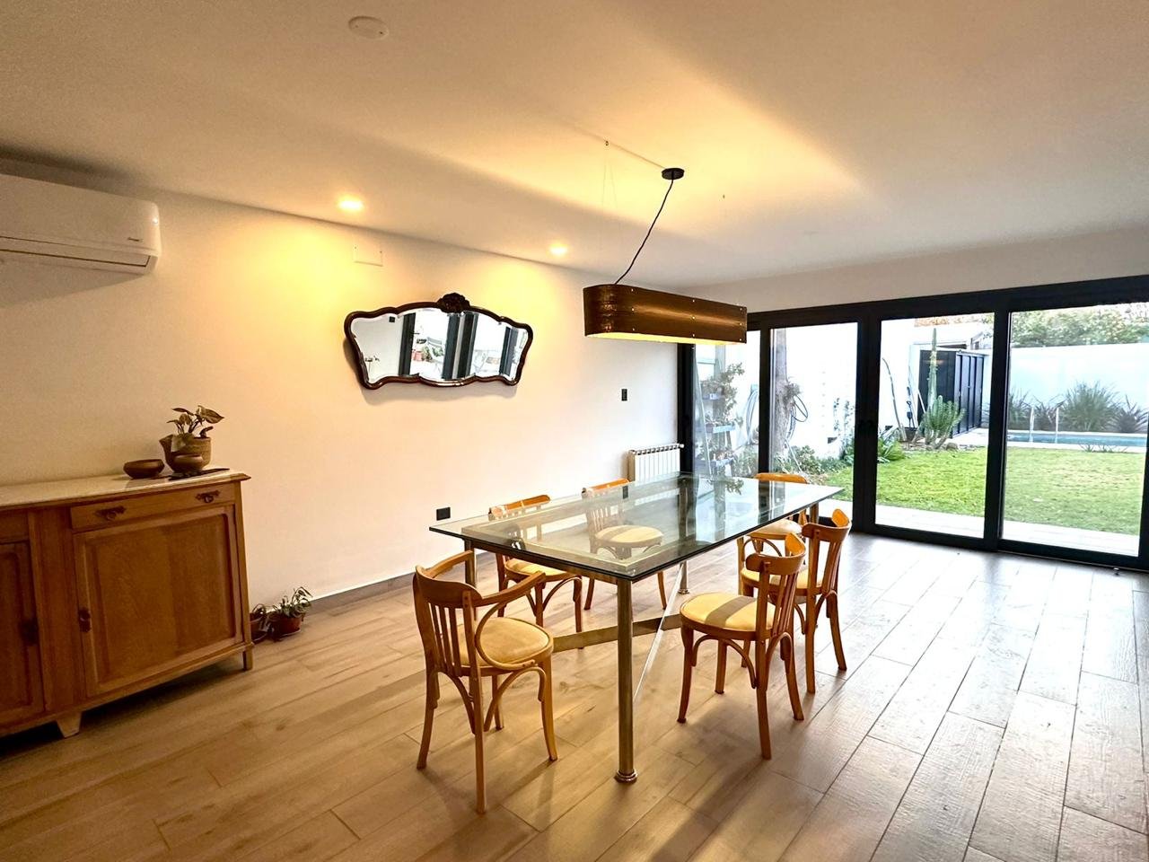 Casa de 2 Plantas con Pileta, Jardín y Parrilla – Quintana 520
