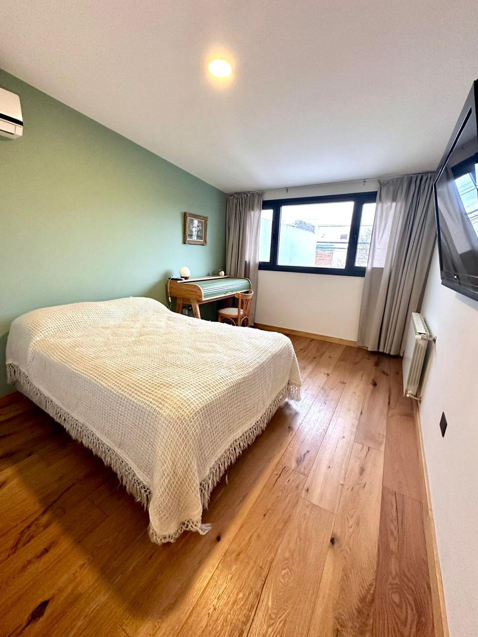 Casa de 2 Plantas con Pileta, Jardín y Parrilla – Quintana 520