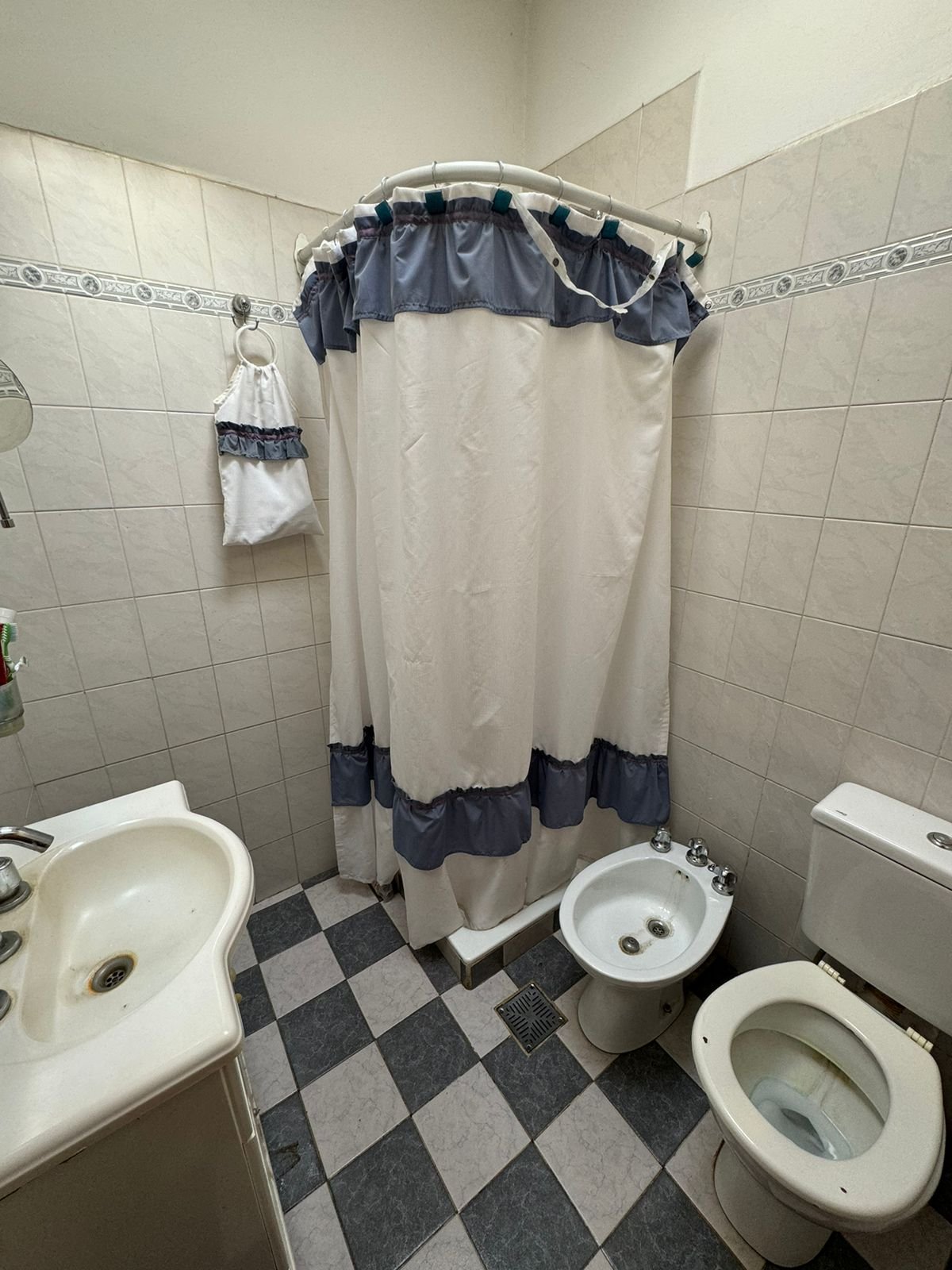 Casa de 2 Dormitorios con Galpón y Parrilla – Misiones 436 – USD 60.000