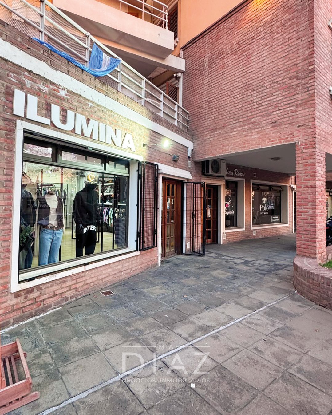 Se vende local comercial Nº 8 Planta Baja ubicado en Torre I Complejo Arcos del Sur