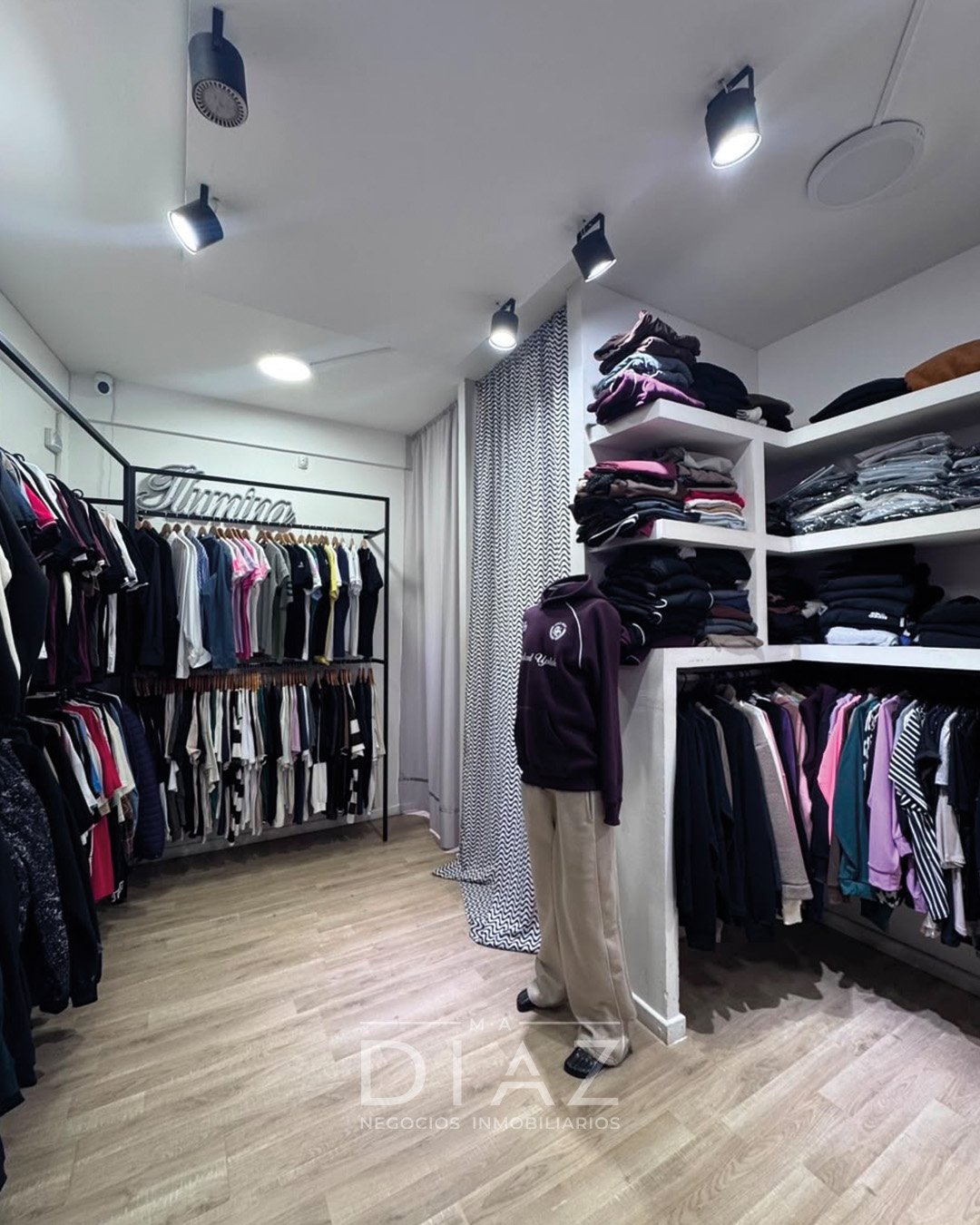 Se vende local comercial Nº 8 Planta Baja ubicado en Torre I Complejo Arcos del Sur