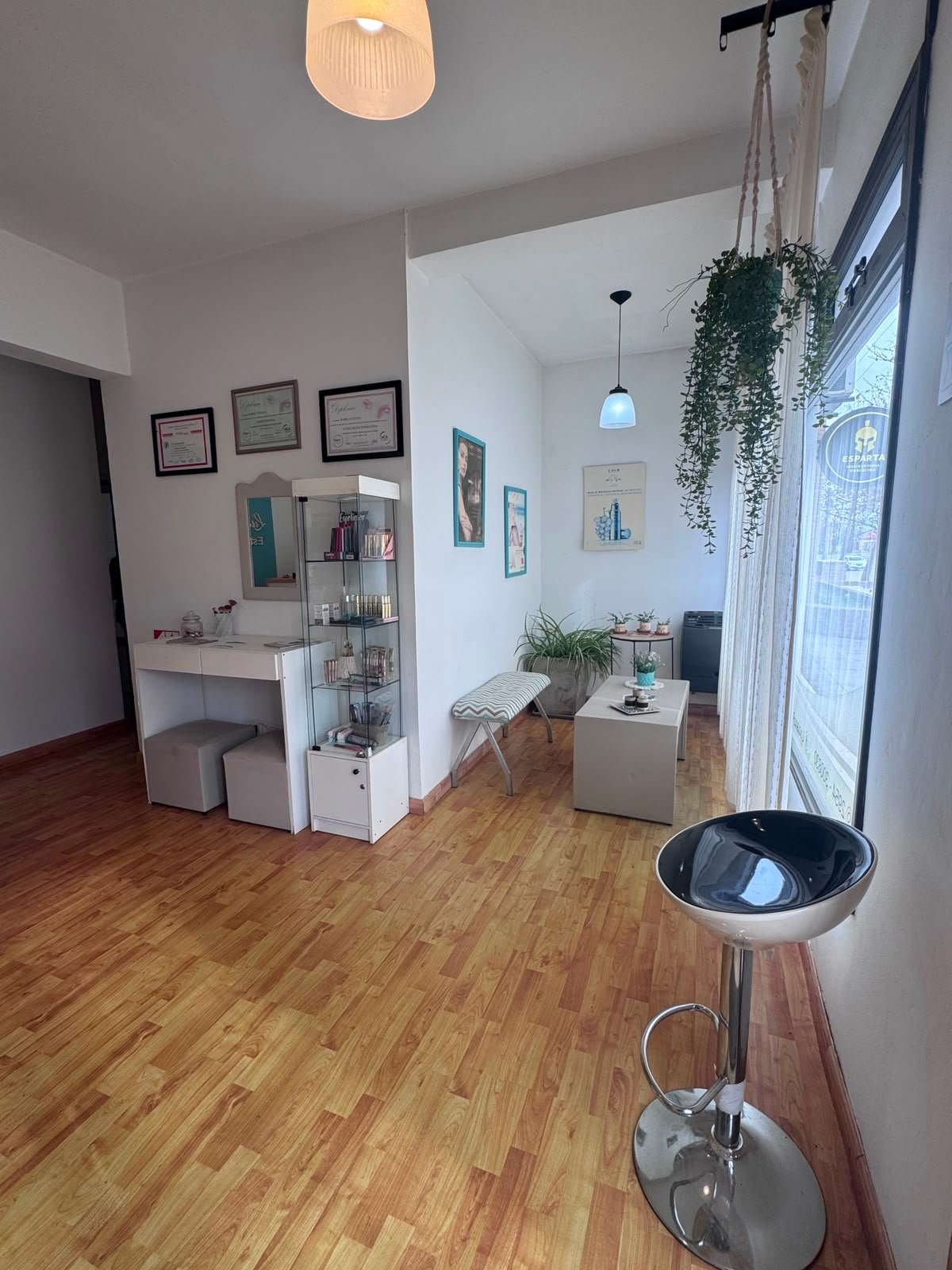 Se VENDE salón comercial de 68 m2